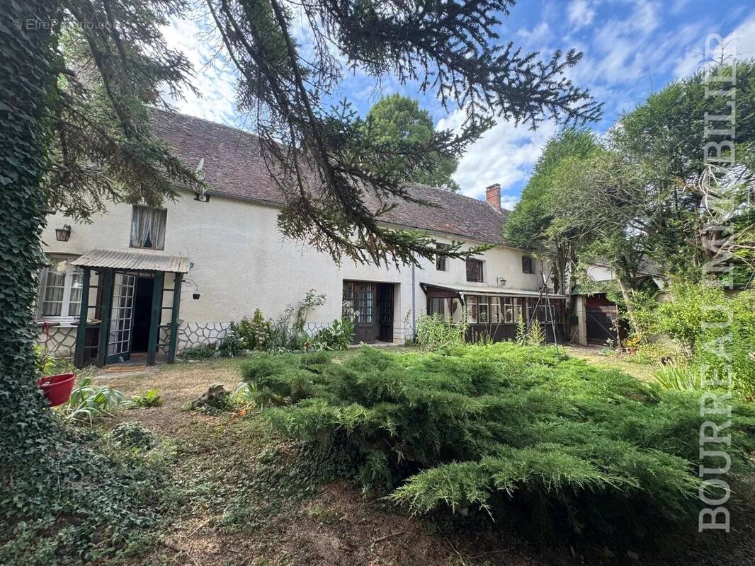 Maison à LA CELLE-SAINT-CYR