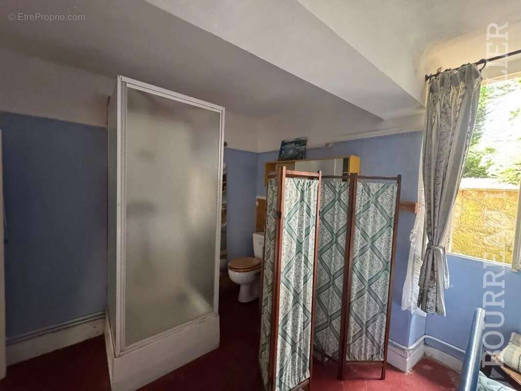 Maison à LA CELLE-SAINT-CYR