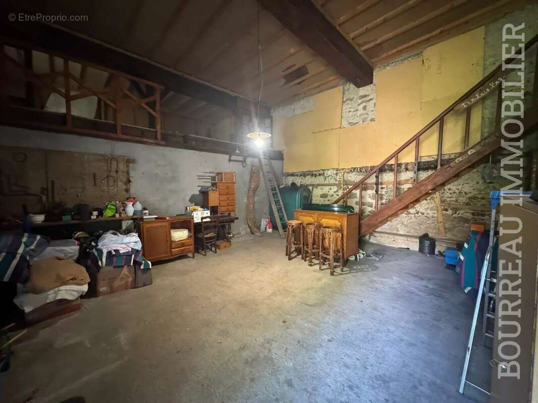 Maison à LA CELLE-SAINT-CYR