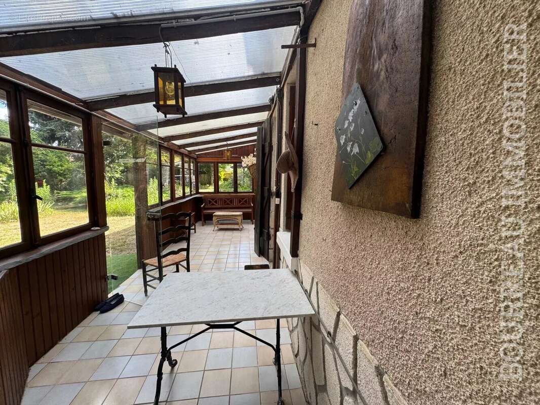 Maison à LA CELLE-SAINT-CYR