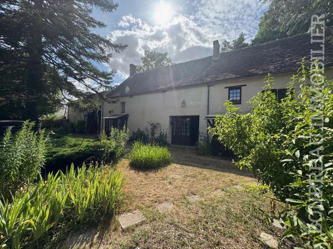 Maison à LA CELLE-SAINT-CYR