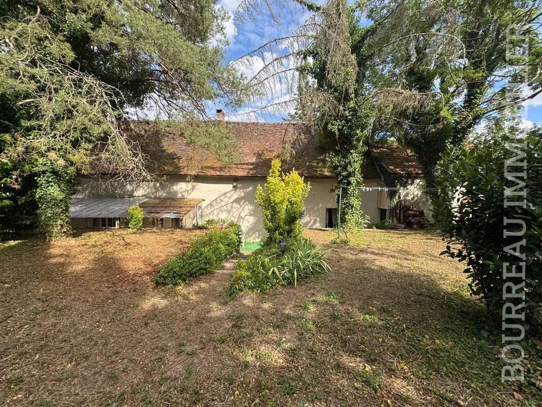 Maison à LA CELLE-SAINT-CYR