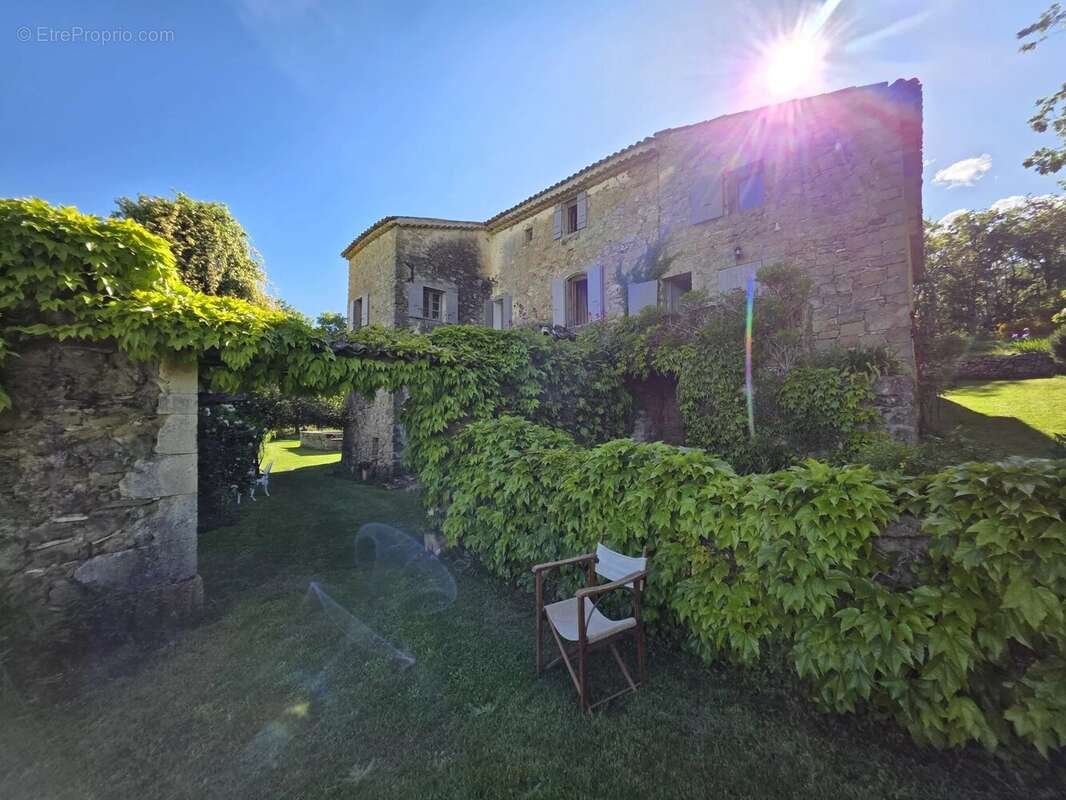 Maison à SIMIANE-LA-ROTONDE