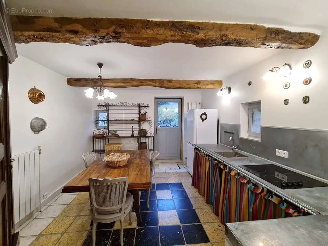 Maison à SIMIANE-LA-ROTONDE