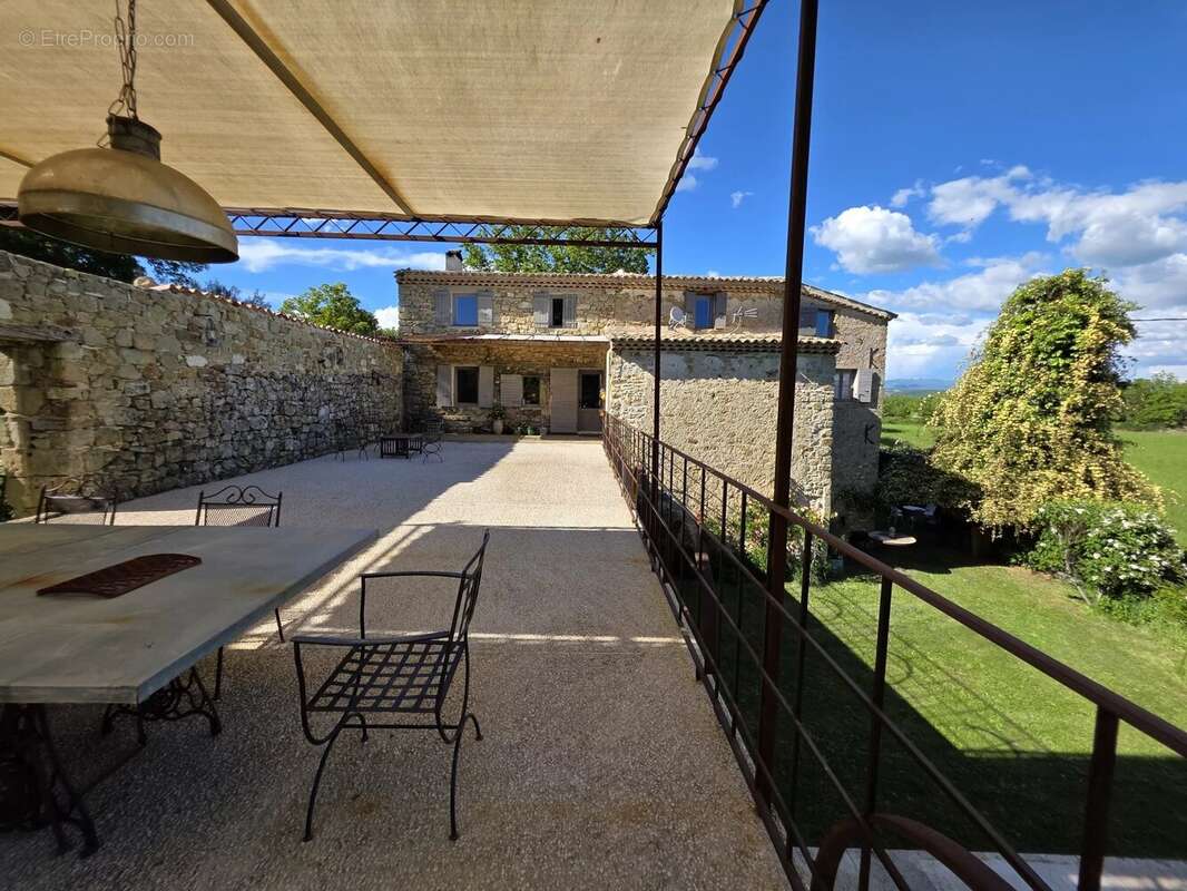 Maison à SIMIANE-LA-ROTONDE