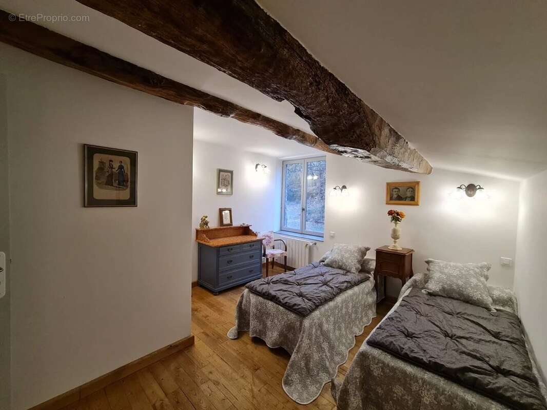 Maison à SIMIANE-LA-ROTONDE