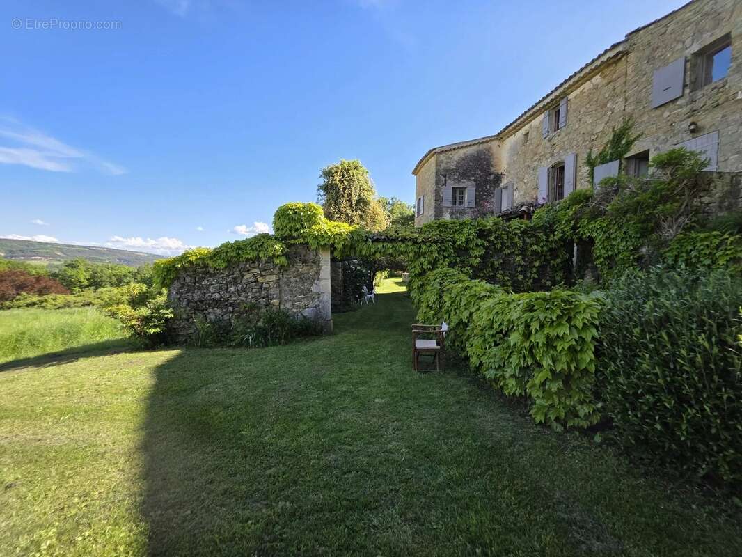 Maison à SIMIANE-LA-ROTONDE