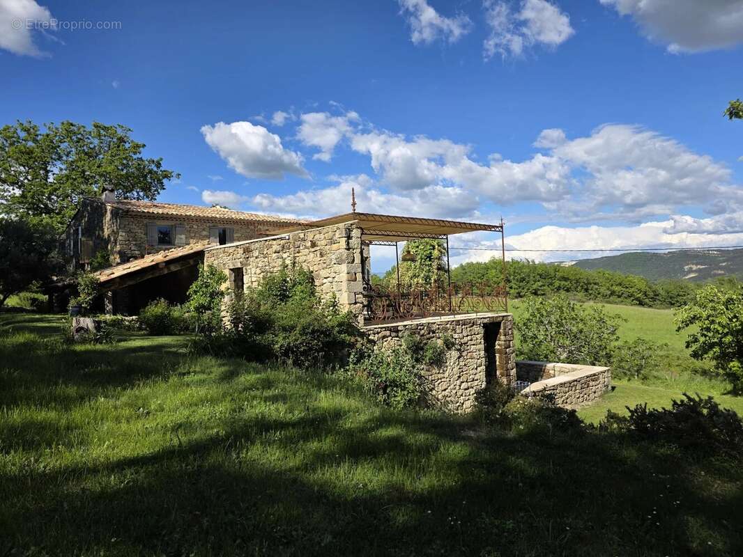 Maison à SIMIANE-LA-ROTONDE