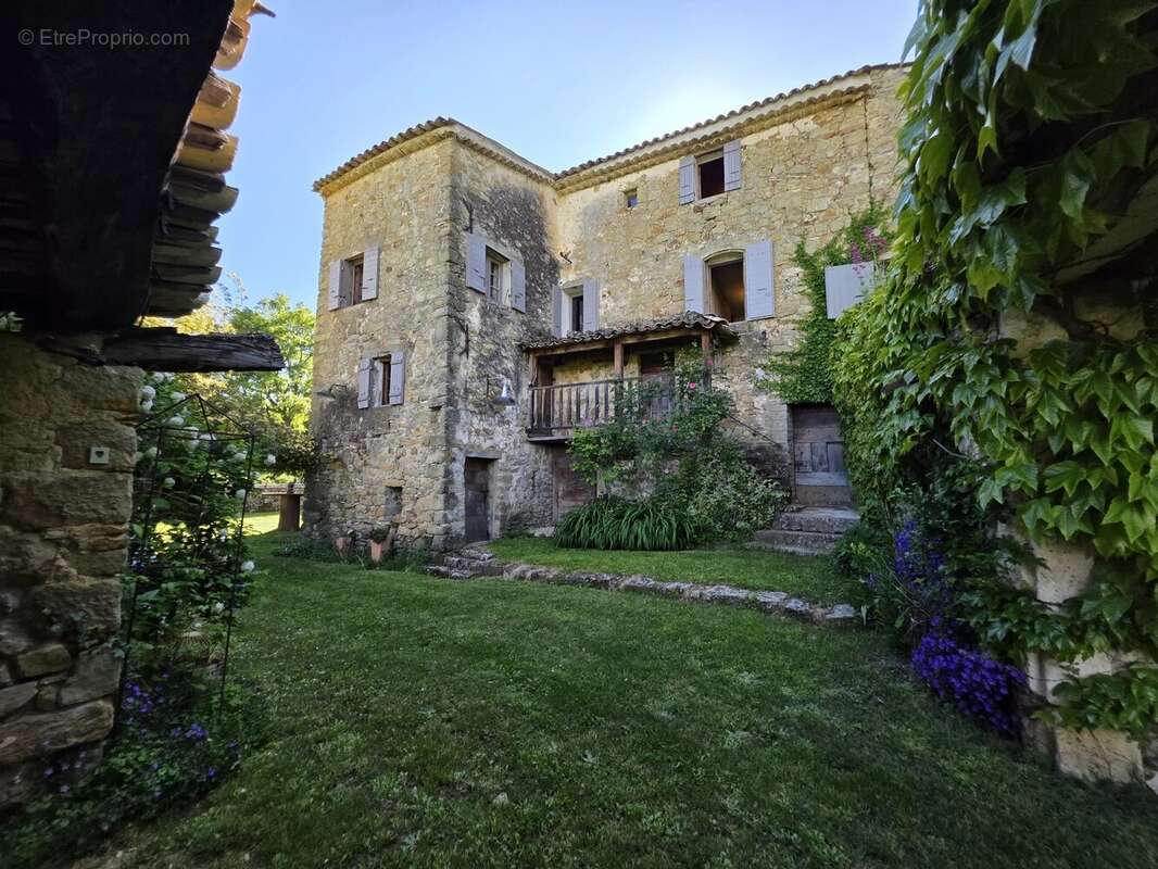 Maison à SIMIANE-LA-ROTONDE