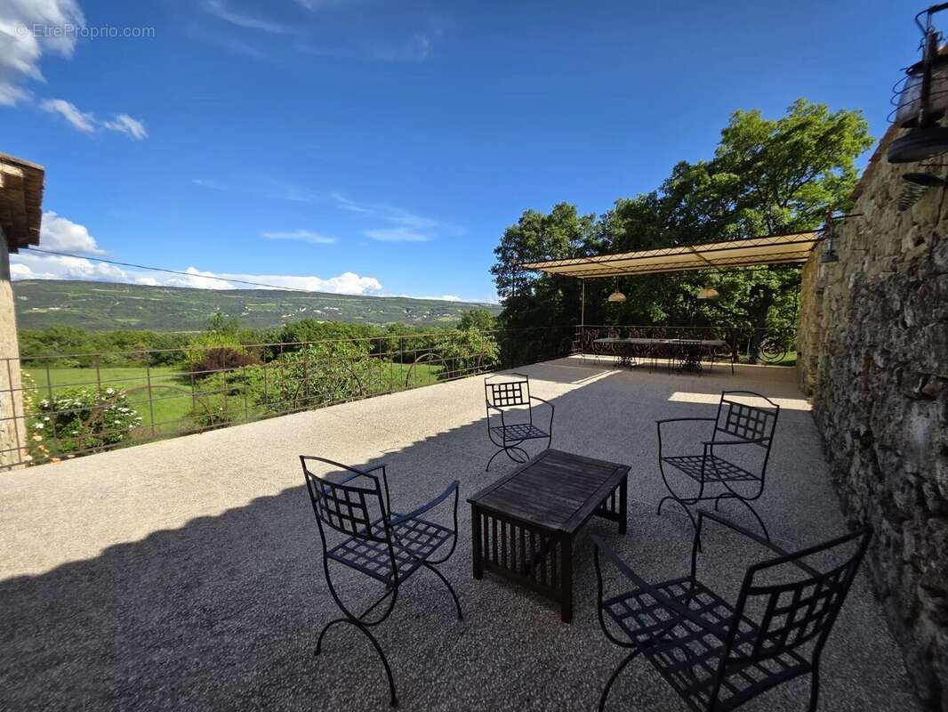 Maison à SIMIANE-LA-ROTONDE