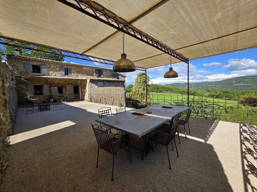 Maison à SIMIANE-LA-ROTONDE