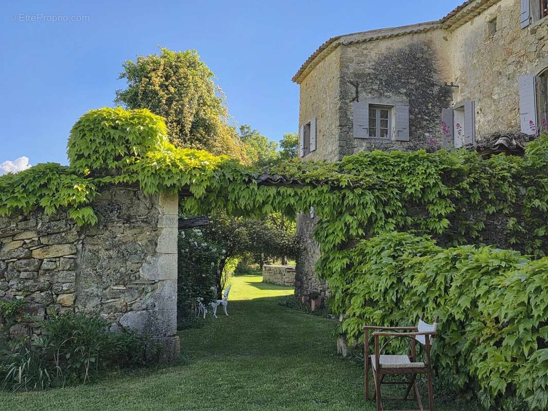 Maison à SIMIANE-LA-ROTONDE