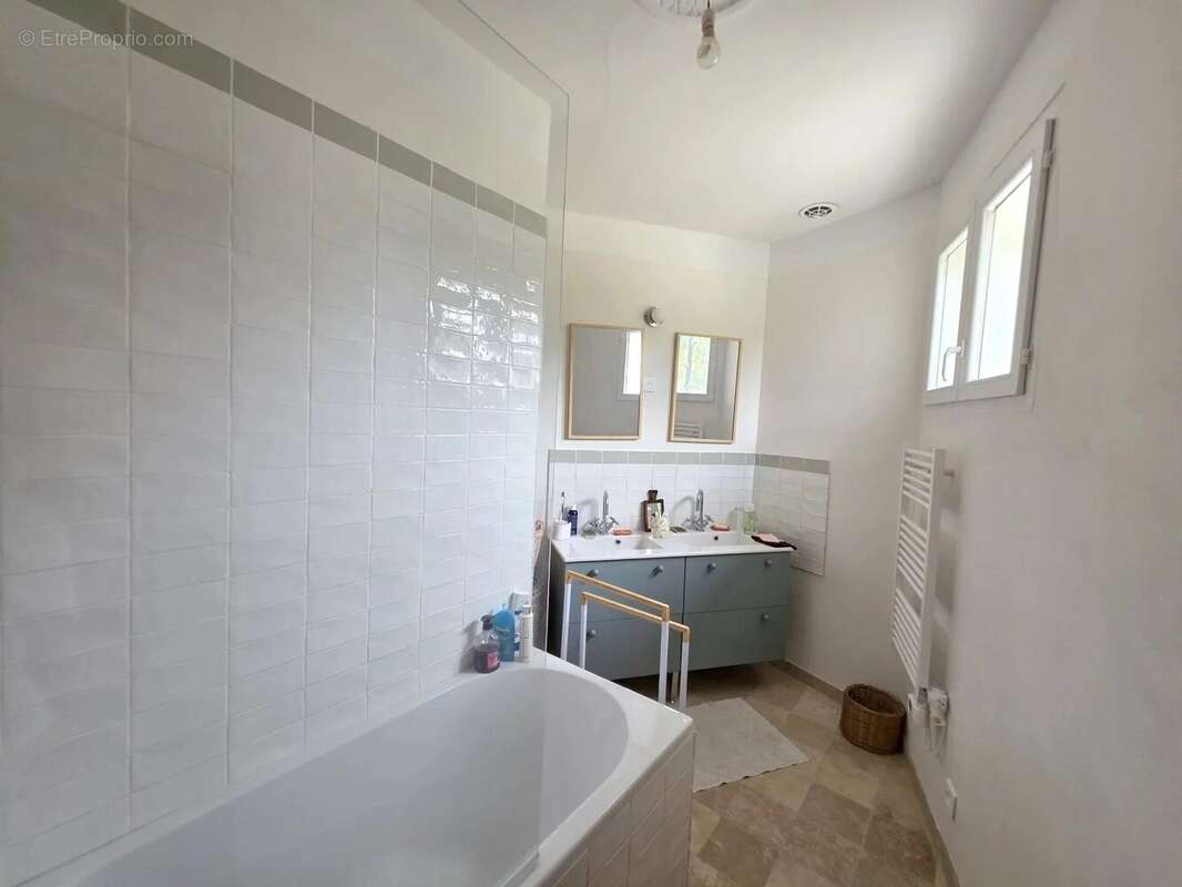 Maison à SAINT-SATURNIN-LES-APT