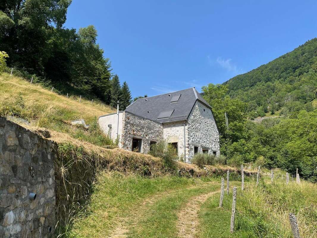 LYON 1 - Maison à ASPET