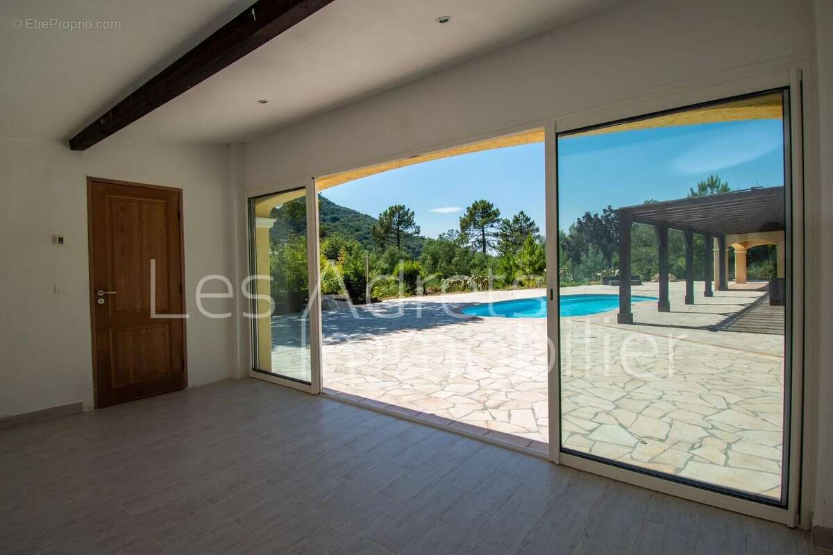 Maison à LES ADRETS-DE-L&#039;ESTEREL