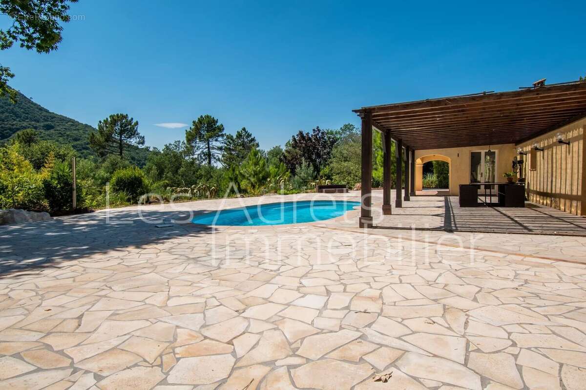 Maison à MANDELIEU-LA-NAPOULE