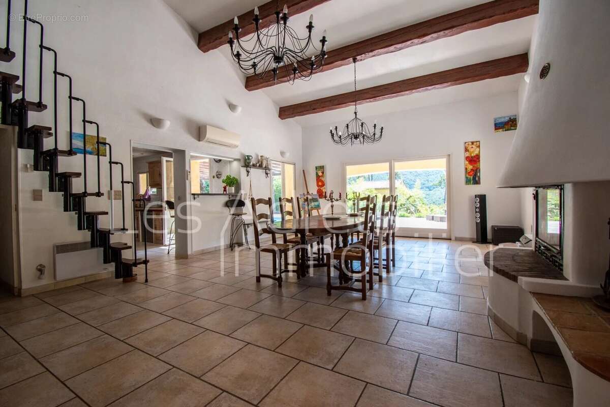 Maison à MANDELIEU-LA-NAPOULE