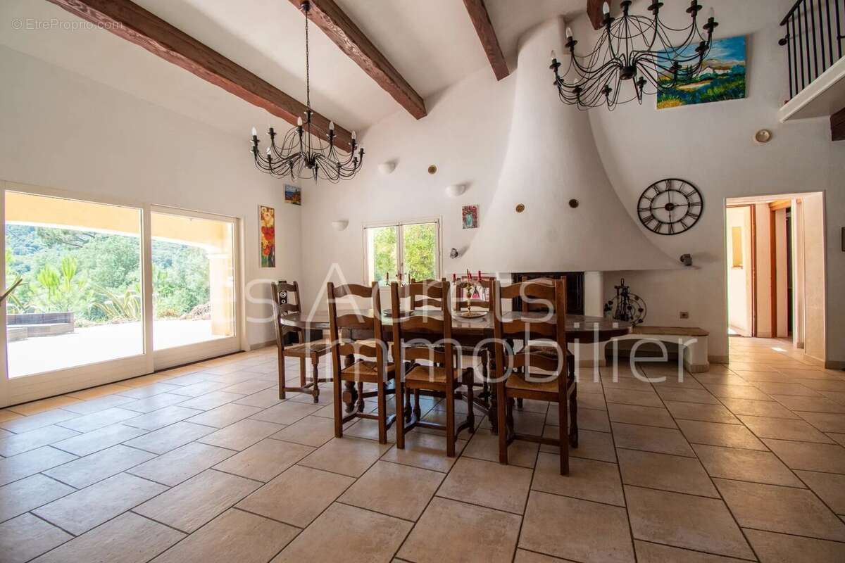 Maison à MANDELIEU-LA-NAPOULE