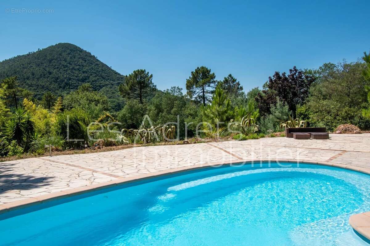 Maison à MANDELIEU-LA-NAPOULE