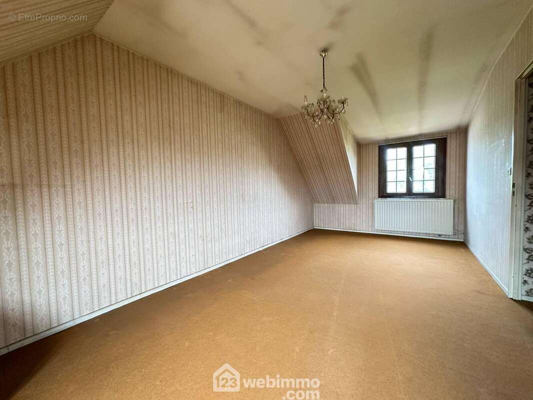 La première chambre de 21 m² - Maison à CHAMBRY