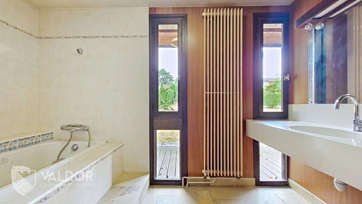 Maison à MONTMERLE-SUR-SAONE