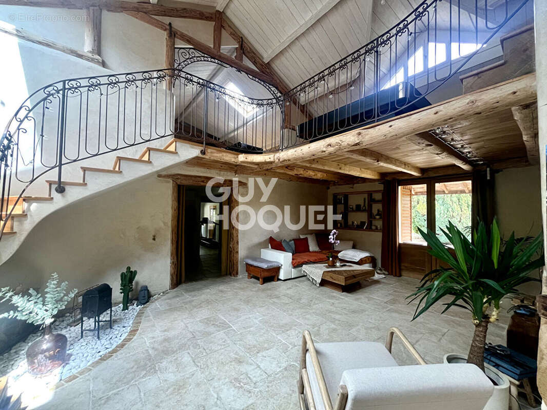 Maison à SAINT-HILAIRE-LES-MONGES