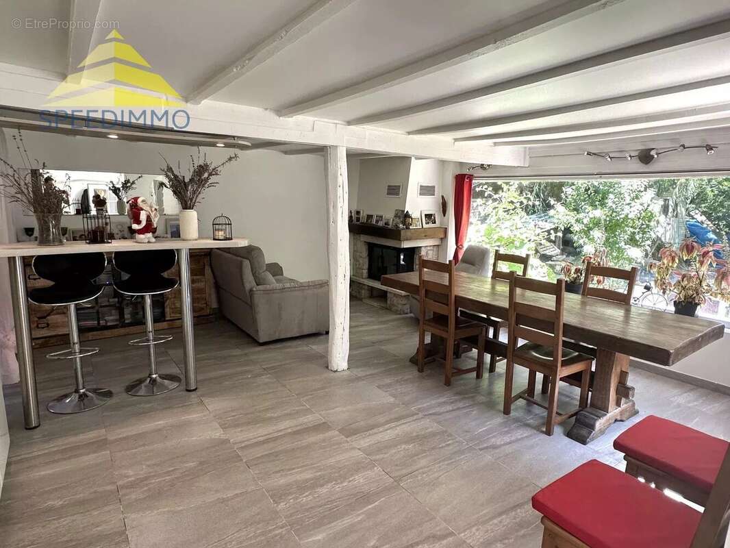 Maison à COMBS-LA-VILLE