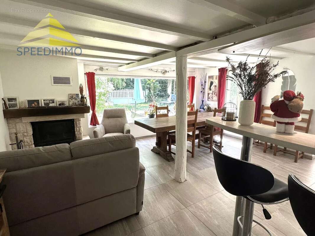 Maison à COMBS-LA-VILLE