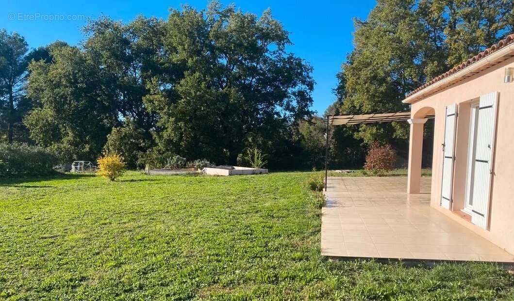 Maison à VILLECROZE