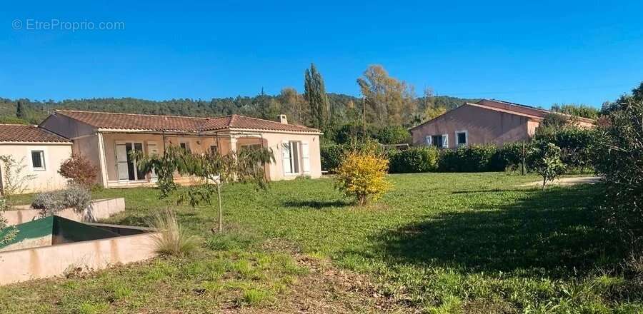 Maison à VILLECROZE