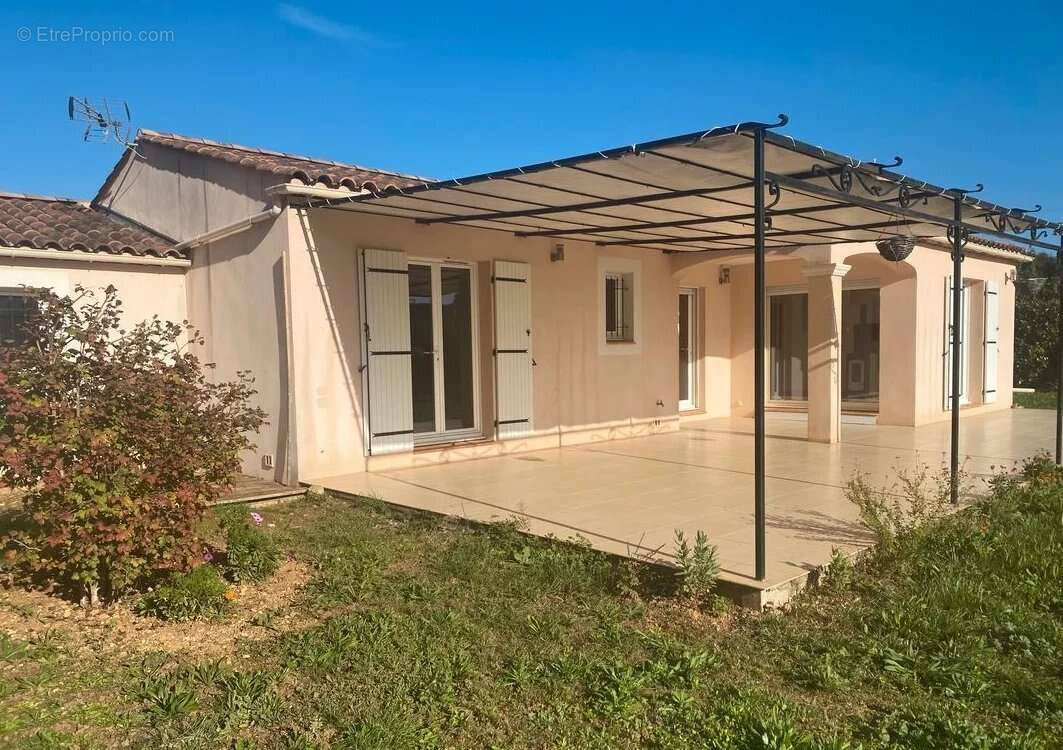 Maison à VILLECROZE