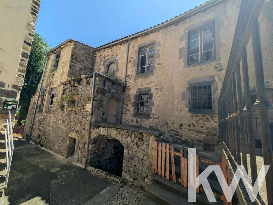 Maison à SAINT-FLORET