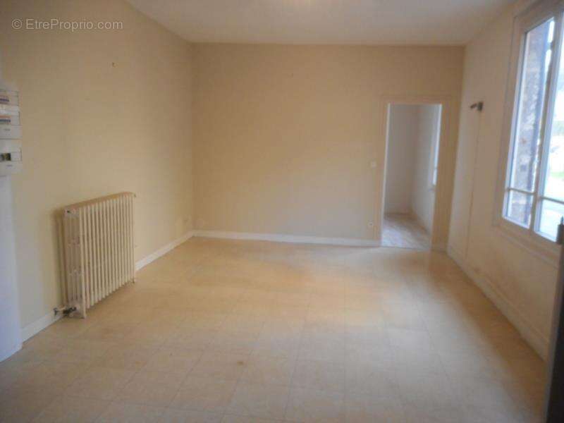 Appartement à IVRY-LA-BATAILLE