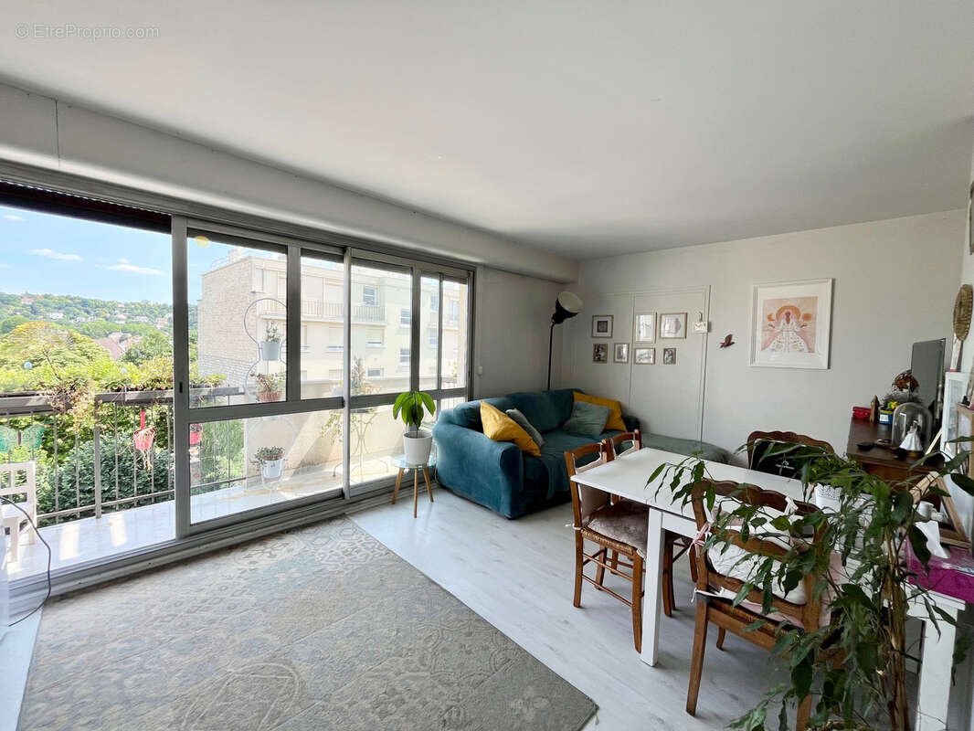 Appartement à SAINT-MAUR-DES-FOSSES