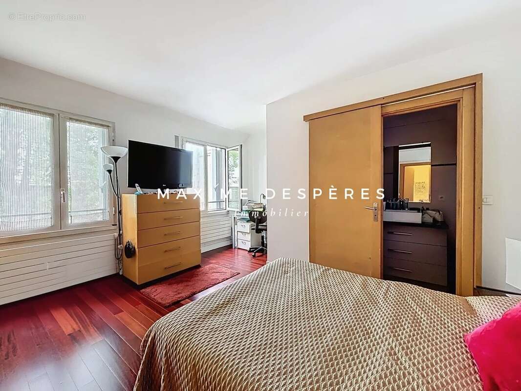Appartement à NEUILLY-SUR-SEINE