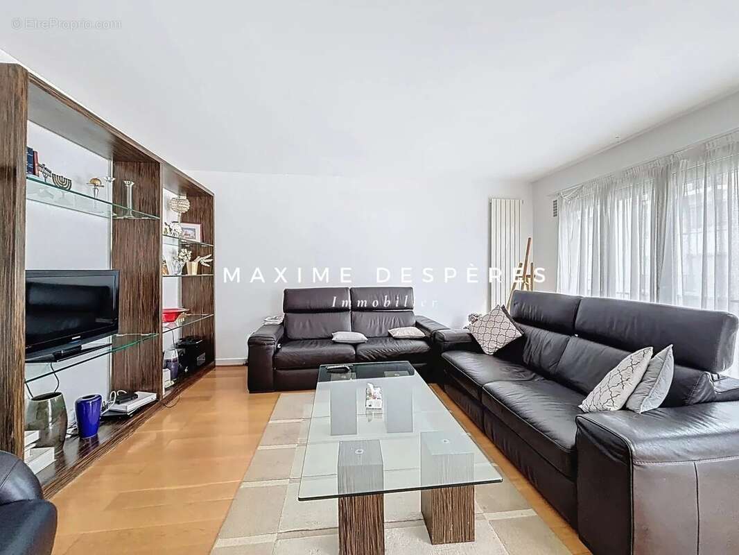 Appartement à NEUILLY-SUR-SEINE