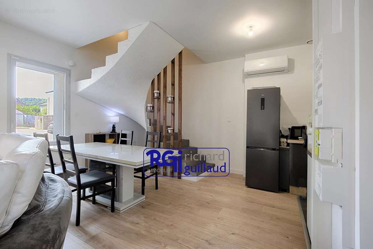 Maison à LA TOUR-DU-PIN