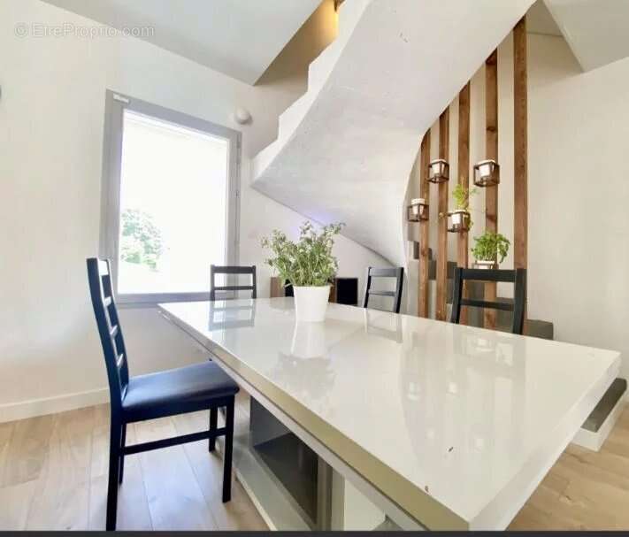 Maison à LA TOUR-DU-PIN