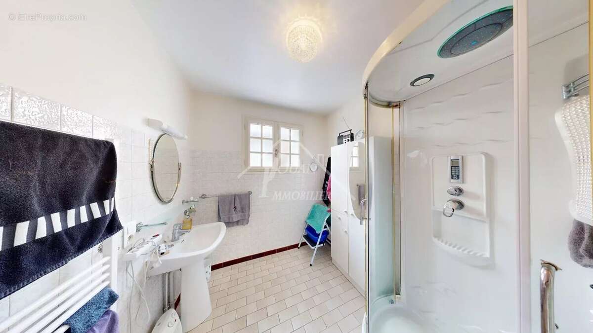 Maison à AIGUEPERSE