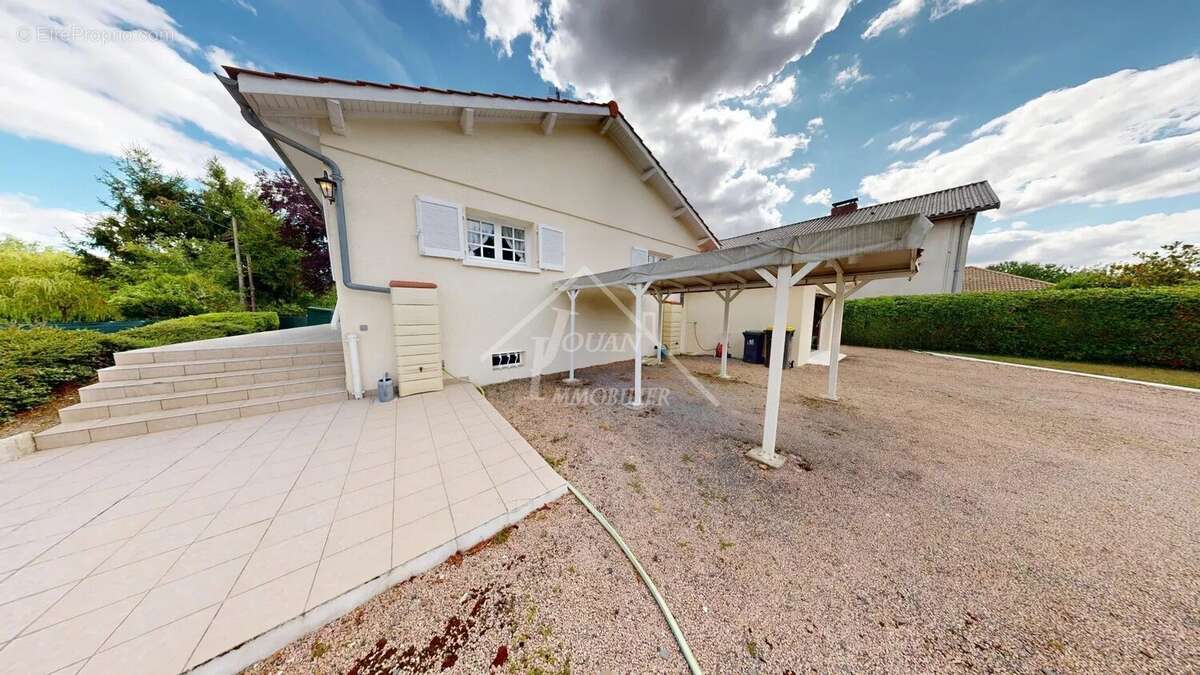 Maison à AIGUEPERSE