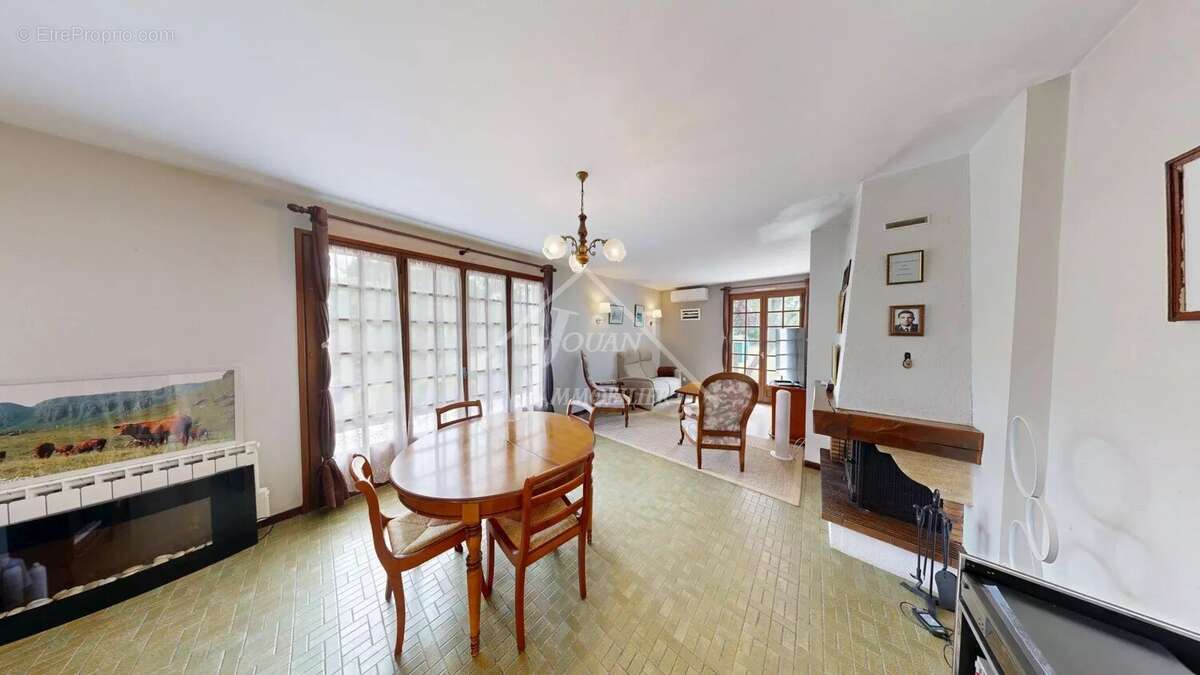 Maison à AIGUEPERSE