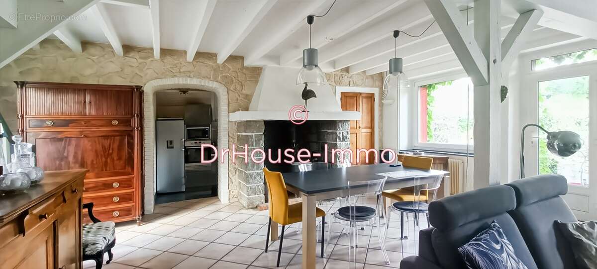 Maison à ECHASSIERES