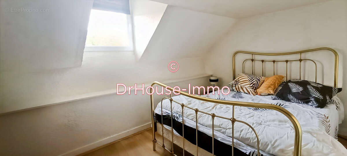 Maison à ECHASSIERES