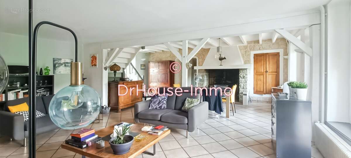 Maison à ECHASSIERES