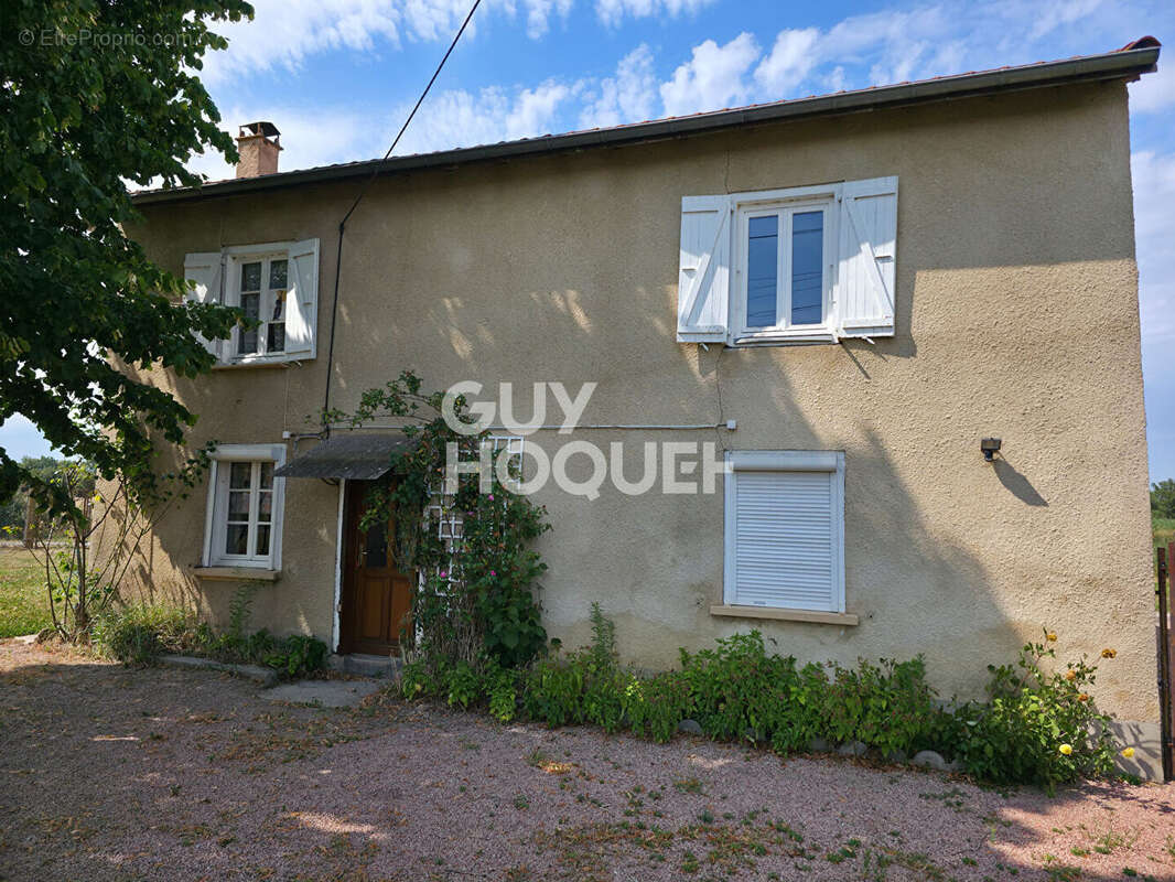 Maison à SAINT-ETIENNE-LE-MOLARD