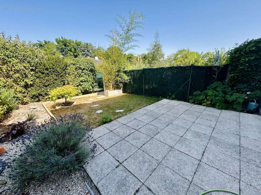 Appartement à SAINT-JEAN-DE-BRAYE