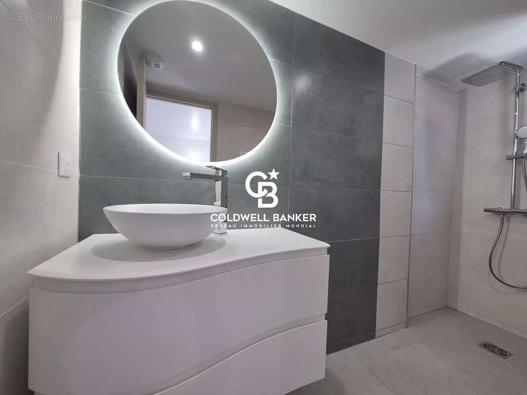 Appartement à LES ISSAMBRES