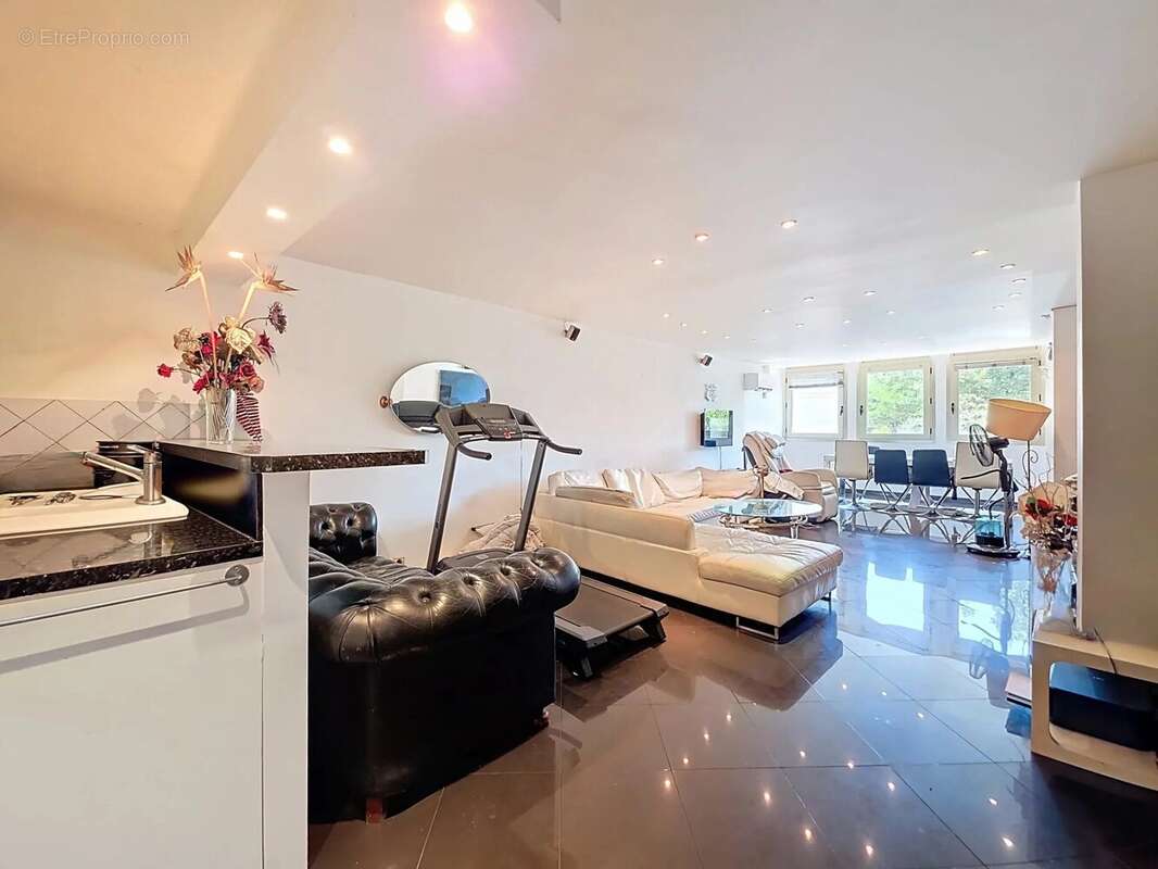 Appartement à MANDELIEU-LA-NAPOULE