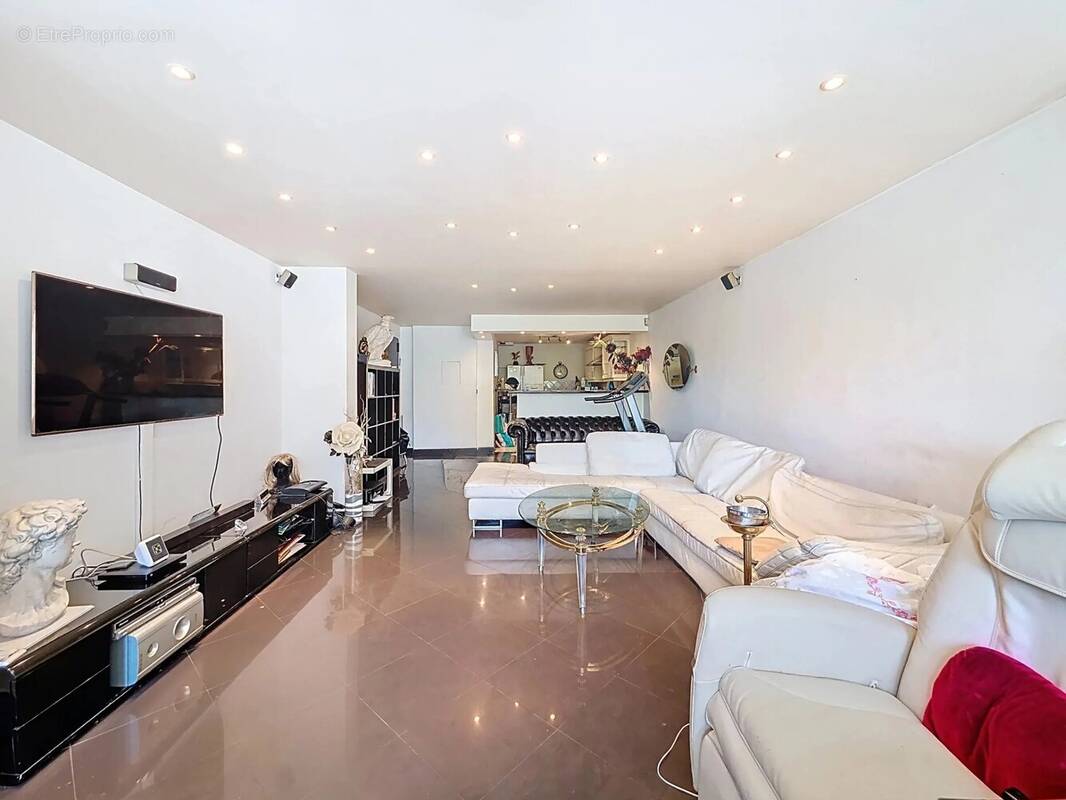 Appartement à MANDELIEU-LA-NAPOULE