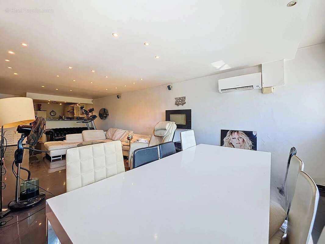 Appartement à MANDELIEU-LA-NAPOULE